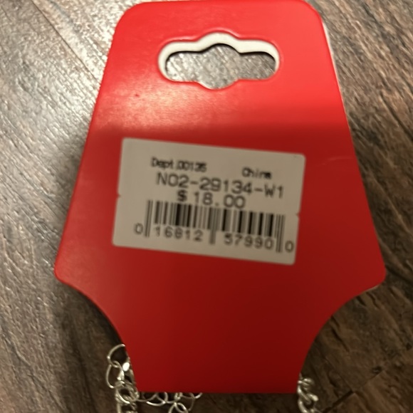 Seasons greetings snowflake necklace - Picture 2 of 3